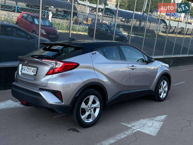 Внедорожник / Кроссовер Toyota C-HR 2018 в Киеве