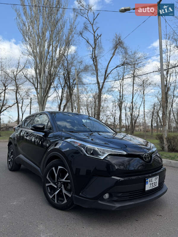Внедорожник / Кроссовер Toyota C-HR 2018 в 