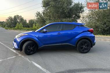 Внедорожник / Кроссовер Toyota C-HR 2019 в 