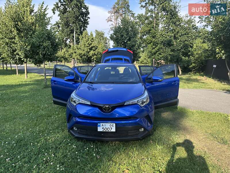 Позашляховик / Кросовер Toyota C-HR 2019 в Києві