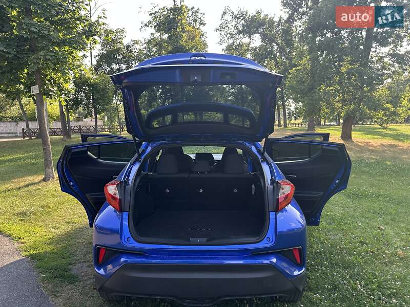 Позашляховик / Кросовер Toyota C-HR 2019 в Києві