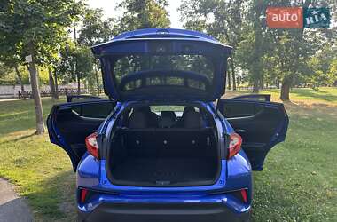 Внедорожник / Кроссовер Toyota C-HR 2019 в 