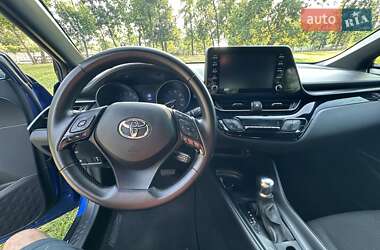 Внедорожник / Кроссовер Toyota C-HR 2019 в 