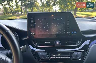 Внедорожник / Кроссовер Toyota C-HR 2019 в 