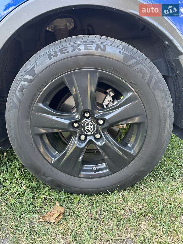 Позашляховик / Кросовер Toyota C-HR 2019 в Києві