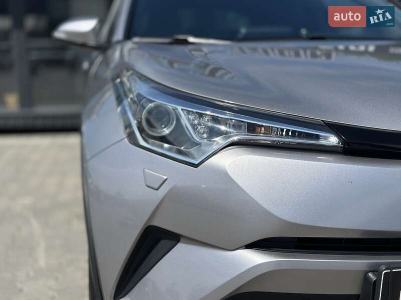 Внедорожник / Кроссовер Toyota C-HR 2016 в Черновцах