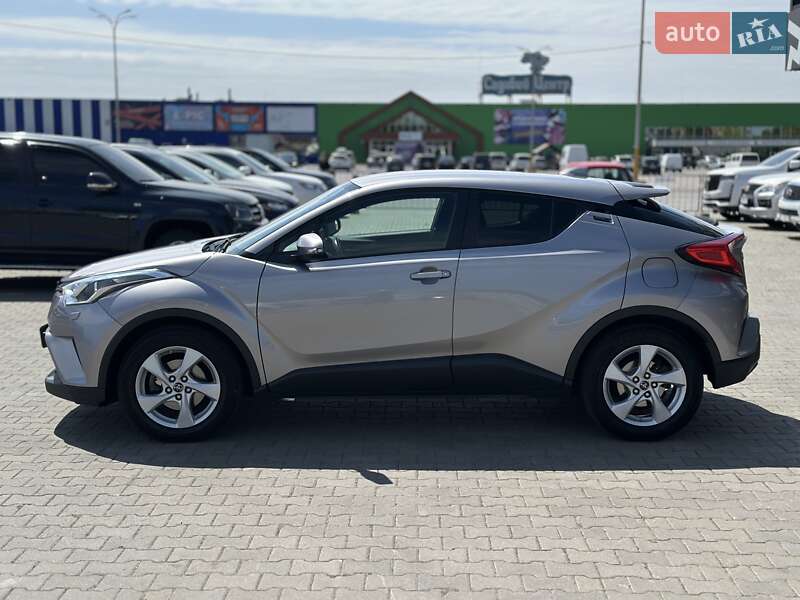 Внедорожник / Кроссовер Toyota C-HR 2016 в Черновцах