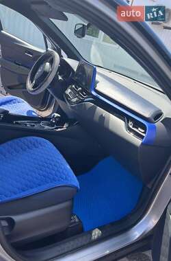 Внедорожник / Кроссовер Toyota C-HR 2017 в 