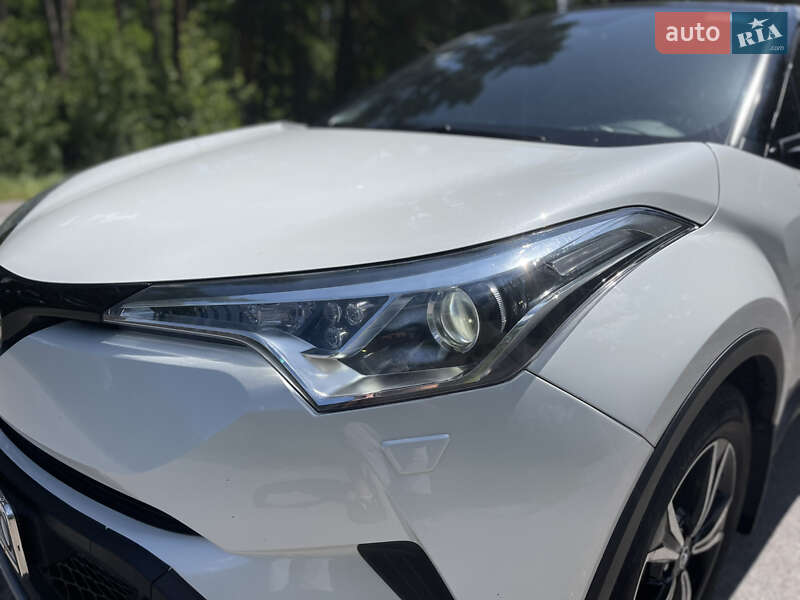 Позашляховик / Кросовер Toyota C-HR 2016 в Фастові