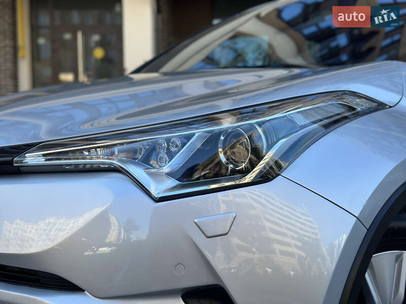 Внедорожник / Кроссовер Toyota C-HR 2017 в Киеве