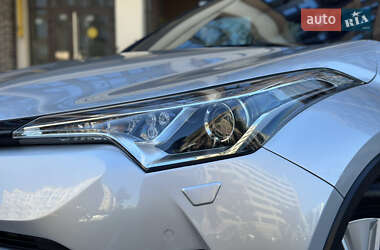 Внедорожник / Кроссовер Toyota C-HR 2017 в 