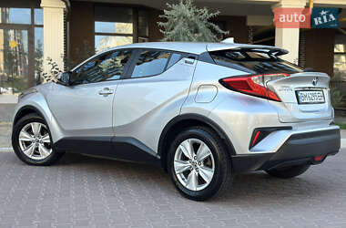 Внедорожник / Кроссовер Toyota C-HR 2017 в 