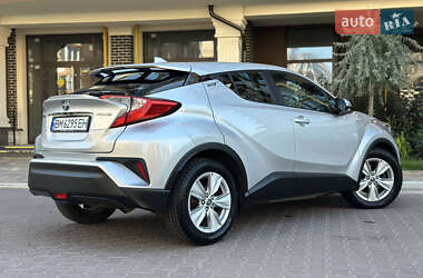 Внедорожник / Кроссовер Toyota C-HR 2017 в 