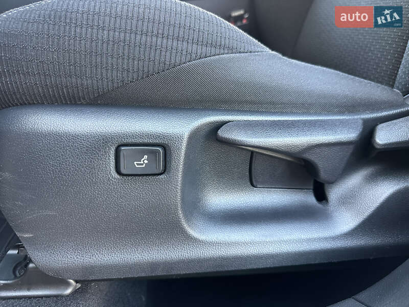 Внедорожник / Кроссовер Toyota C-HR 2017 в Киеве