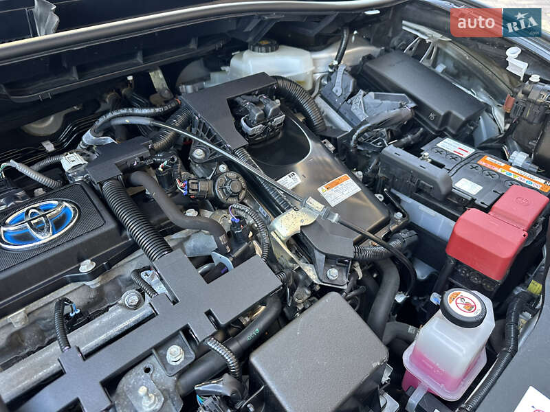 Внедорожник / Кроссовер Toyota C-HR 2017 в Киеве