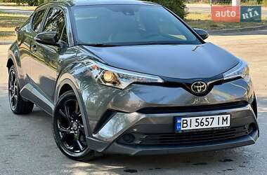 Внедорожник / Кроссовер Toyota C-HR 2018 в 