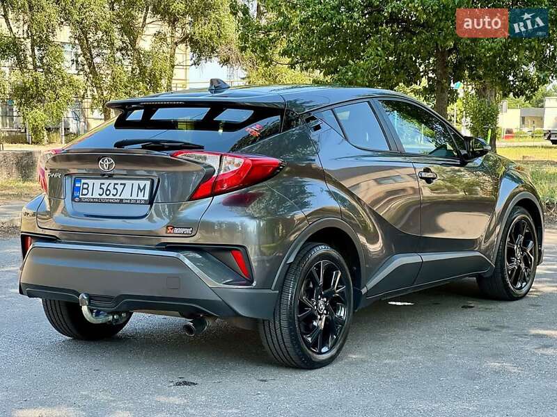 Внедорожник / Кроссовер Toyota C-HR 2018 в Кременчуге фото 10 Внедорожник / Кроссовер Toyota C-HR 2018 в Кременчуге