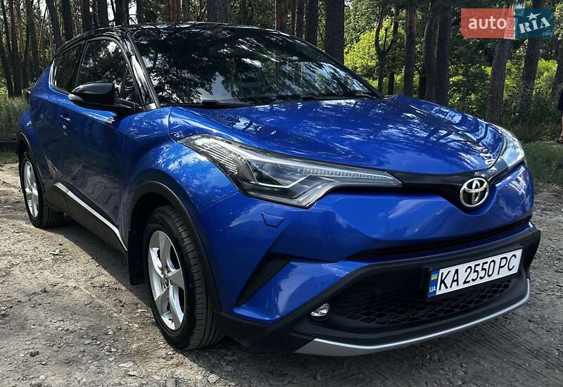 Внедорожник / Кроссовер Toyota C-HR 2017 в Киеве