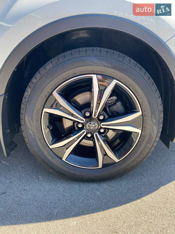Позашляховик / Кросовер Toyota C-HR 2020 в Києві