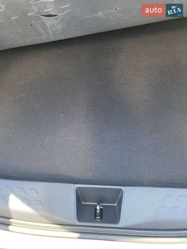 Позашляховик / Кросовер Toyota C-HR 2020 в Києві