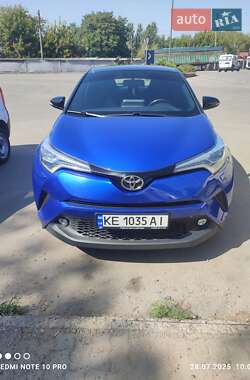 Позашляховик / Кросовер Toyota C-HR 2017 в Дніпрі