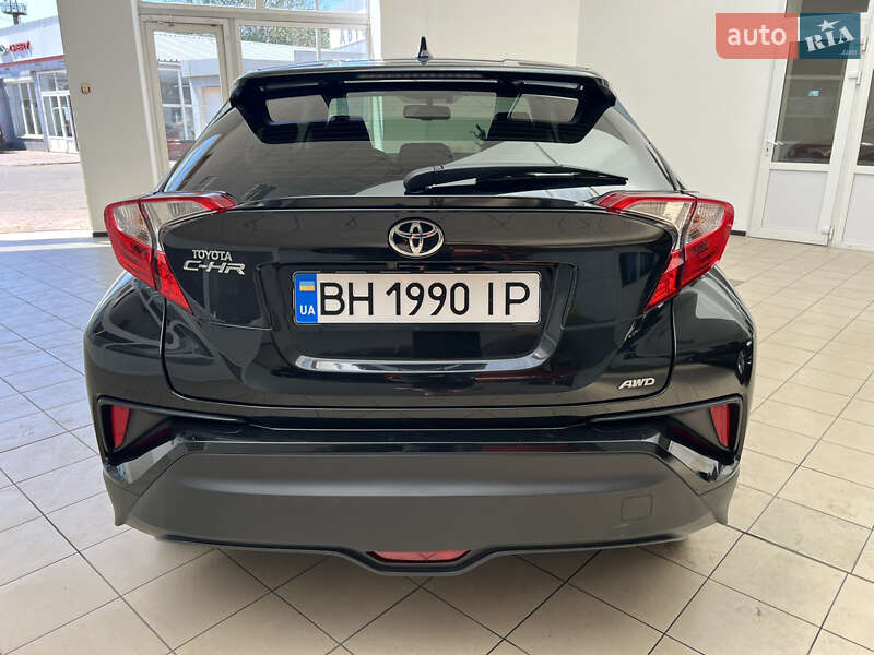 Внедорожник / Кроссовер Toyota C-HR 2017 в Николаеве