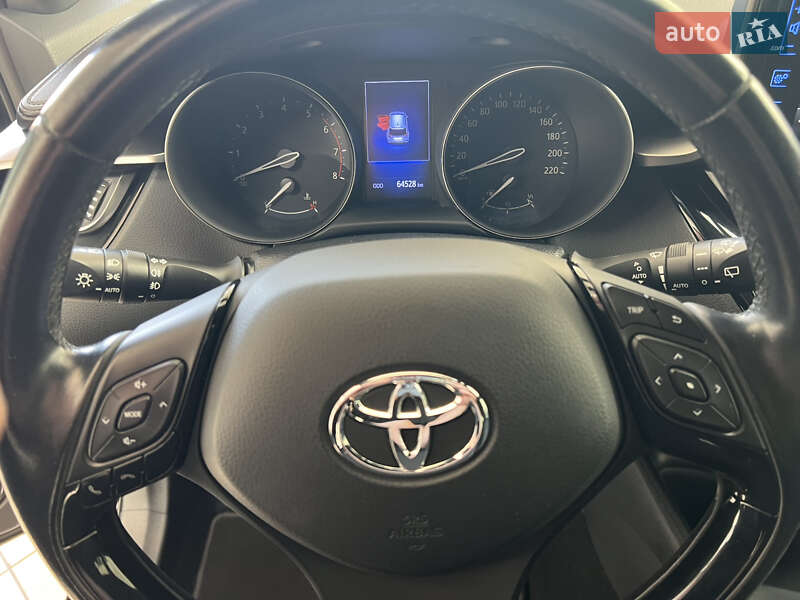 Внедорожник / Кроссовер Toyota C-HR 2017 в Николаеве