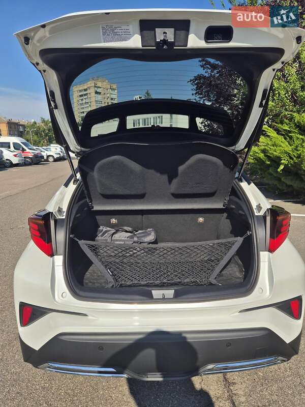 Внедорожник / Кроссовер Toyota C-HR 2020 в Киеве