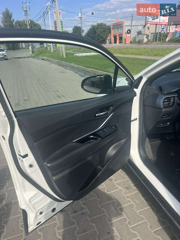 Позашляховик / Кросовер Toyota C-HR 2019 в Києві фото 5 Позашляховик / Кросовер Toyota C-HR 2019 в Києві