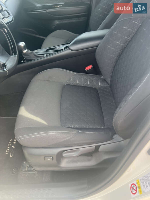 Позашляховик / Кросовер Toyota C-HR 2019 в Києві фото 7 Позашляховик / Кросовер Toyota C-HR 2019 в Києві