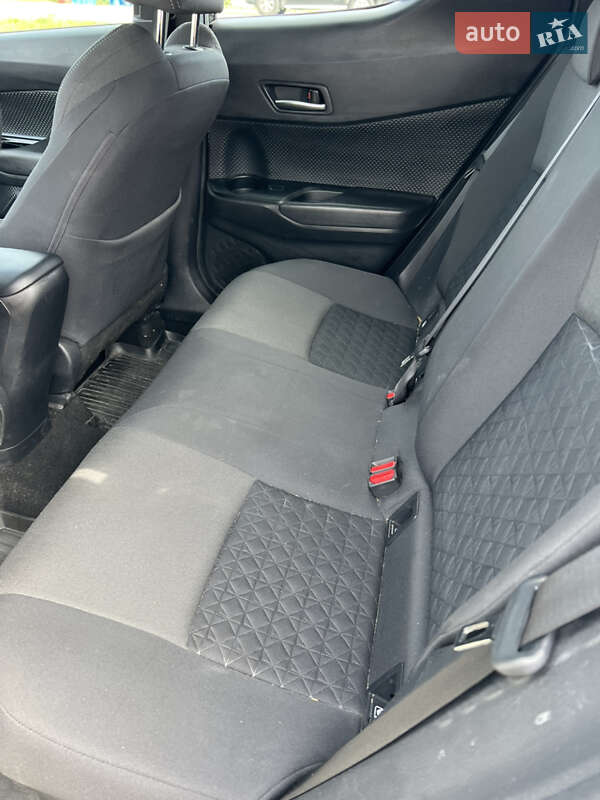 Позашляховик / Кросовер Toyota C-HR 2019 в Києві фото 10 Позашляховик / Кросовер Toyota C-HR 2019 в Києві