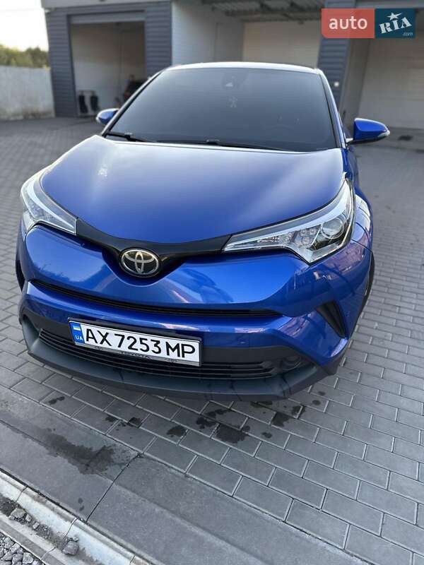 Позашляховик / Кросовер Toyota C-HR 2018 в Близнюках
