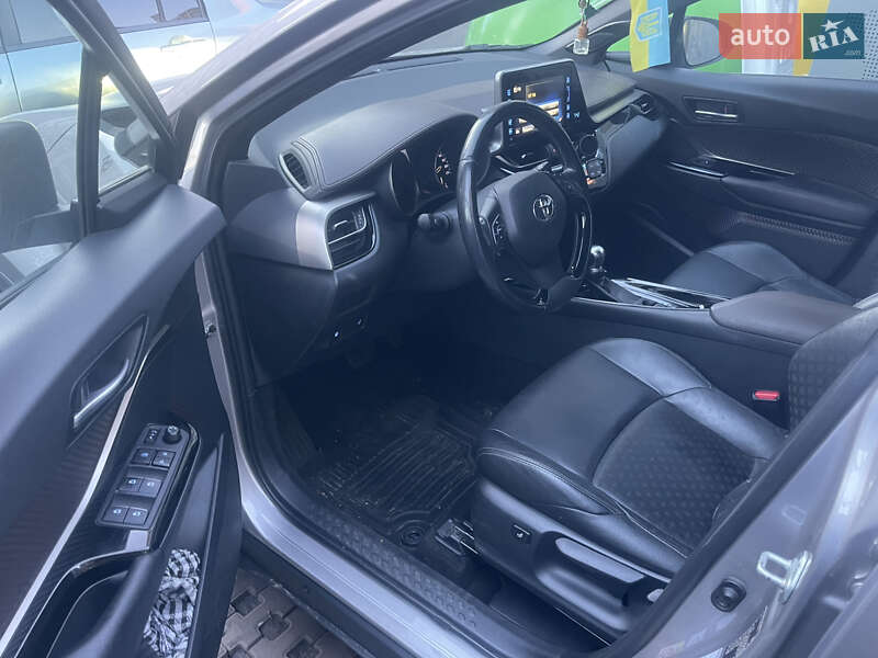 Внедорожник / Кроссовер Toyota C-HR 2017 в Запорожье