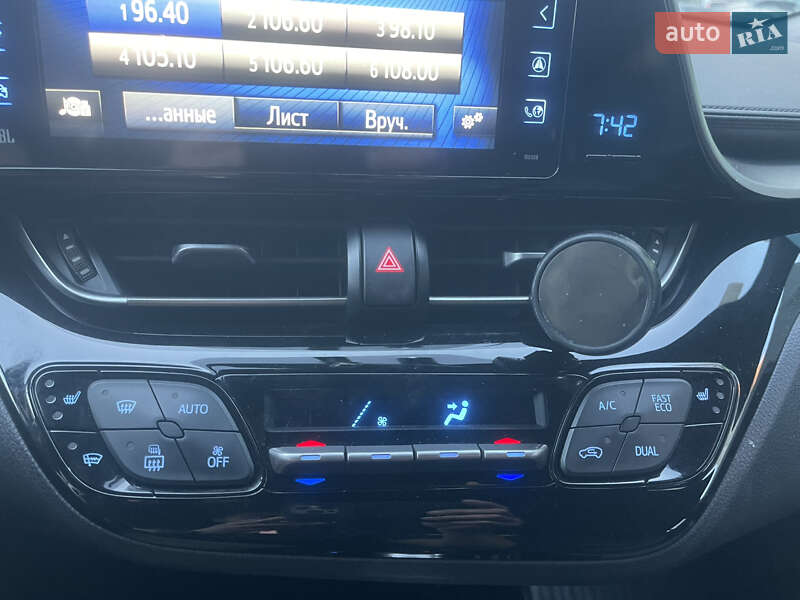 Внедорожник / Кроссовер Toyota C-HR 2017 в Запорожье