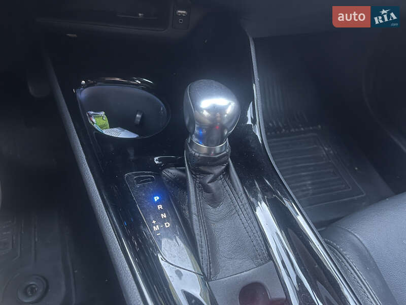 Внедорожник / Кроссовер Toyota C-HR 2017 в Запорожье