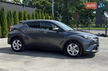 Внедорожник / Кроссовер Toyota C-HR 2018 в 