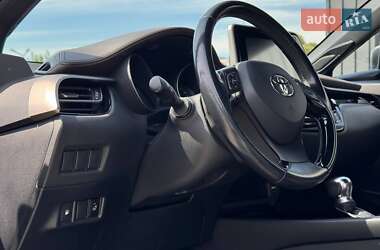 Внедорожник / Кроссовер Toyota C-HR 2018 в 