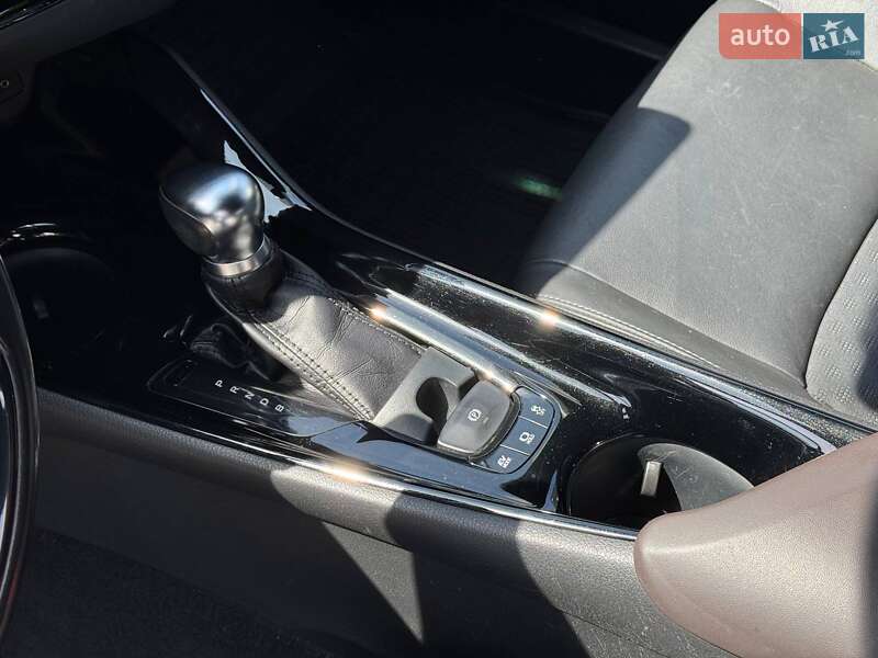 Внедорожник / Кроссовер Toyota C-HR 2018 в Каменец-Подольском