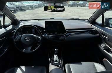 Внедорожник / Кроссовер Toyota C-HR 2018 в 