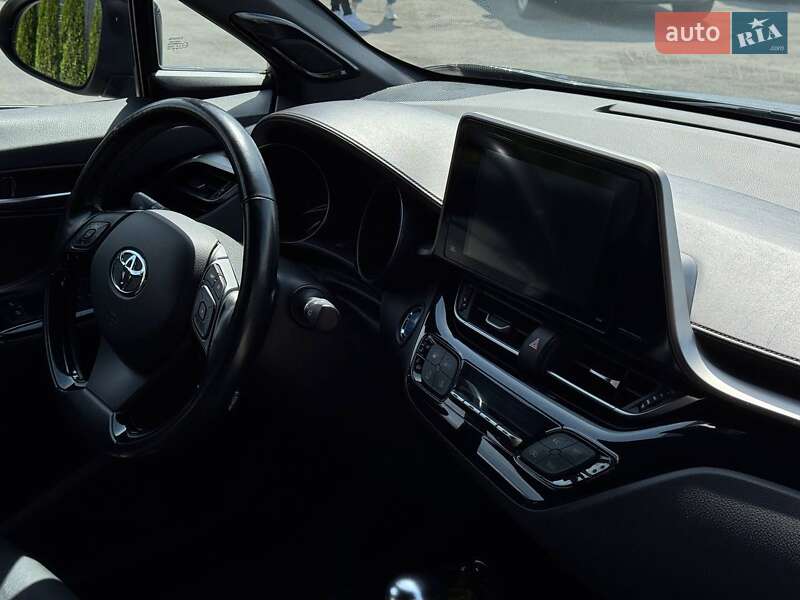 Внедорожник / Кроссовер Toyota C-HR 2018 в Каменец-Подольском