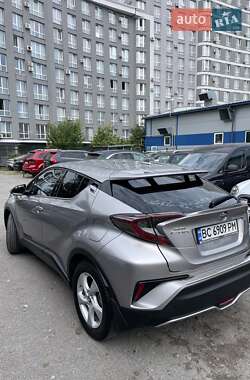 Позашляховик / Кросовер Toyota C-HR 2016 в  фото 5 Позашляховик / Кросовер Toyota C-HR 2016 в