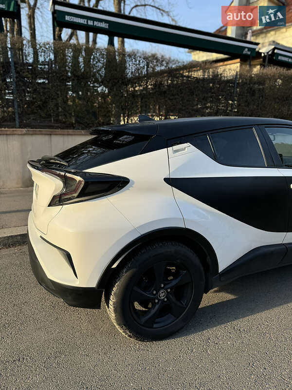 Позашляховик / Кросовер Toyota C-HR 2017 в Києві