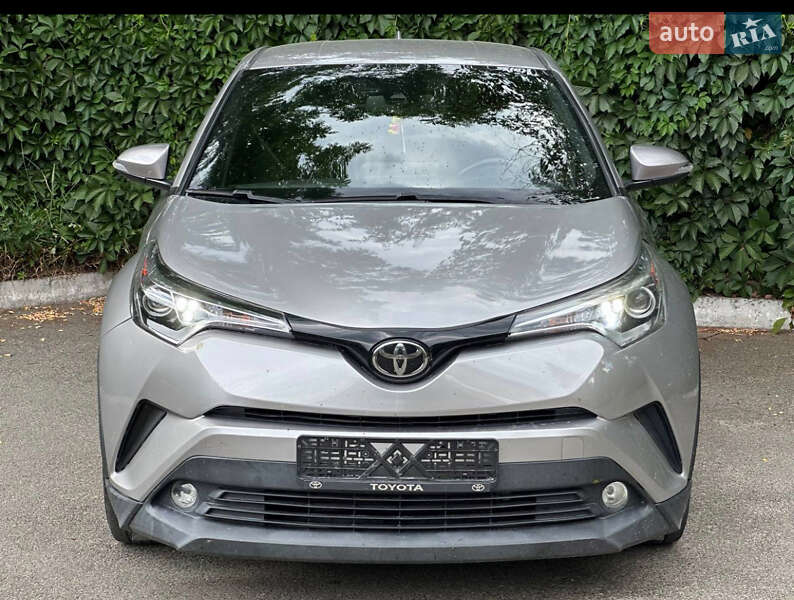 Позашляховик / Кросовер Toyota C-HR 2017 в Калинівці