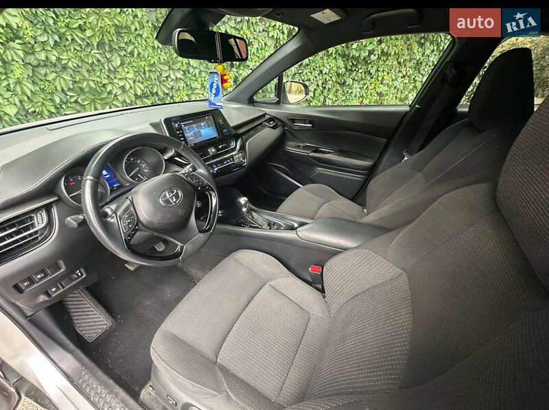 Позашляховик / Кросовер Toyota C-HR 2017 в Калинівці