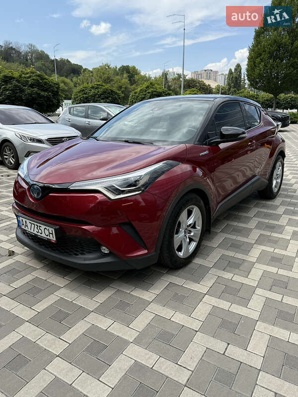 Позашляховик / Кросовер Toyota C-HR 2019 в Києві