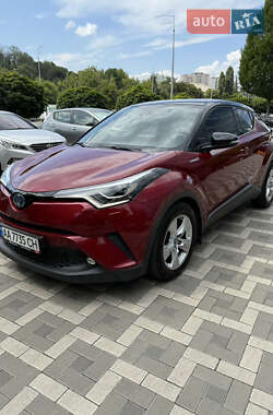 Внедорожник / Кроссовер Toyota C-HR 2019 в 