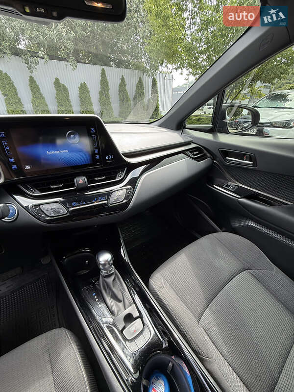 Позашляховик / Кросовер Toyota C-HR 2019 в Києві