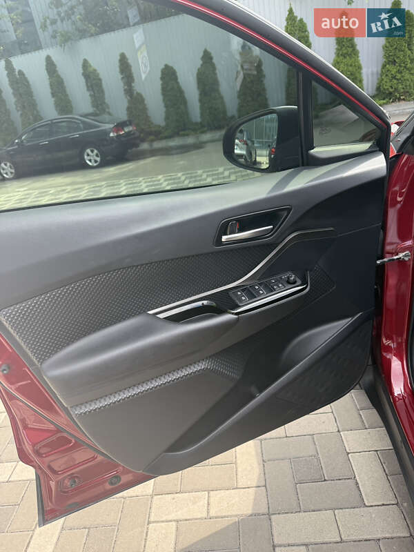 Позашляховик / Кросовер Toyota C-HR 2019 в Києві