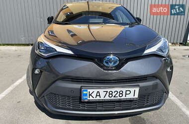 Внедорожник / Кроссовер Toyota C-HR 2022 в 