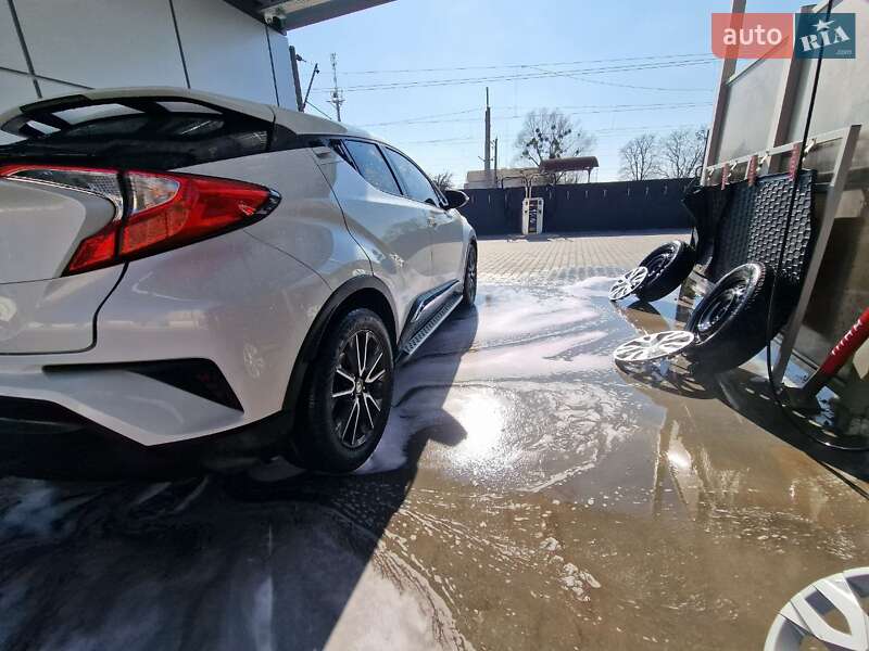 Внедорожник / Кроссовер Toyota C-HR 2019 в Киеве